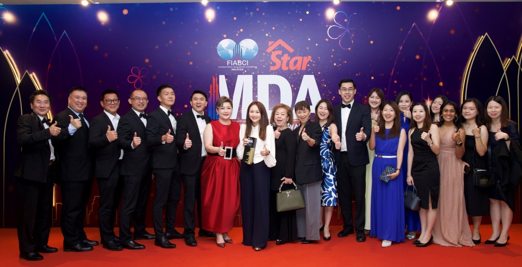 Mah Sing’s team giving the thumbs up at the Malaysia Developer Awards 2023.
