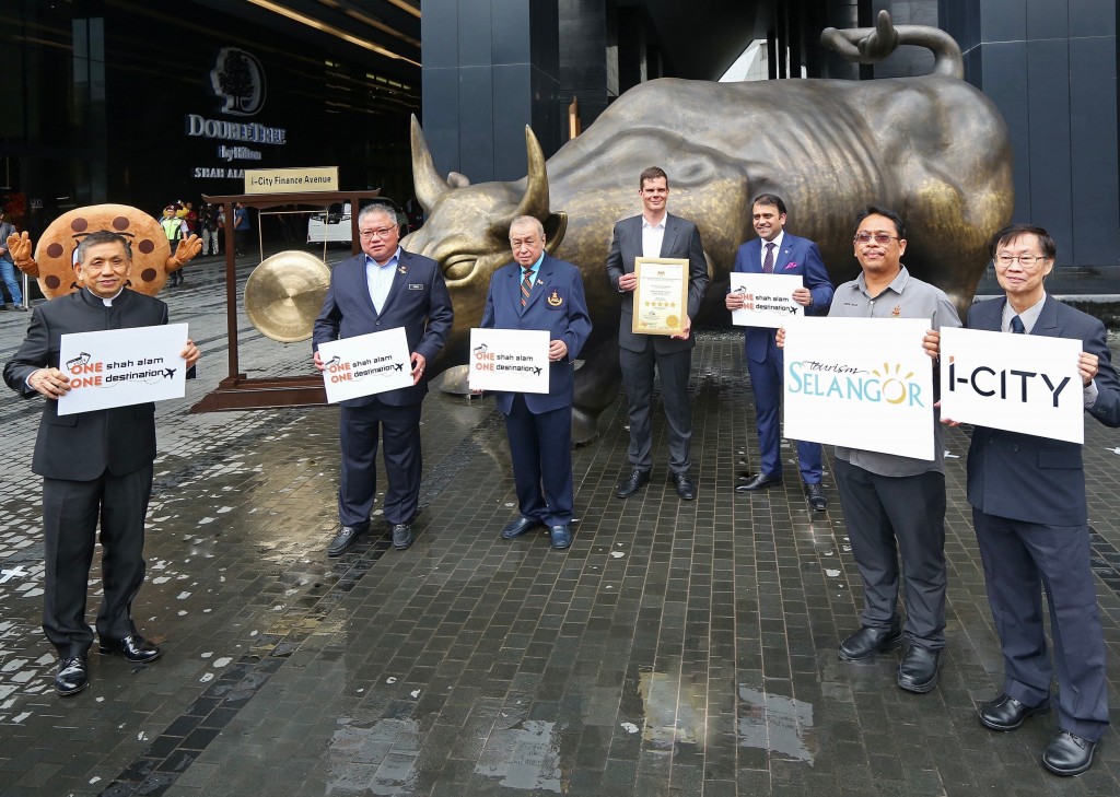 Together with partners of One Shah Alam One Destination are (from left) I-Berhad chairman Tan Sri Lim Kim Hong, Tourism, Arts and Culture Minister Datuk Seri Tiong King Sing, Tengku Laksamana Selangor Tengku Sulaiman Shah, Hilton South-East Asia senior director of operations Jamie Mead, DoubleTree by Hilton i-City general manager Gagan Talwar, Tourism Selangor chief executive officer Azrul Shah Mohamad and I-Berhad director Datuk Eu Hong Chew.