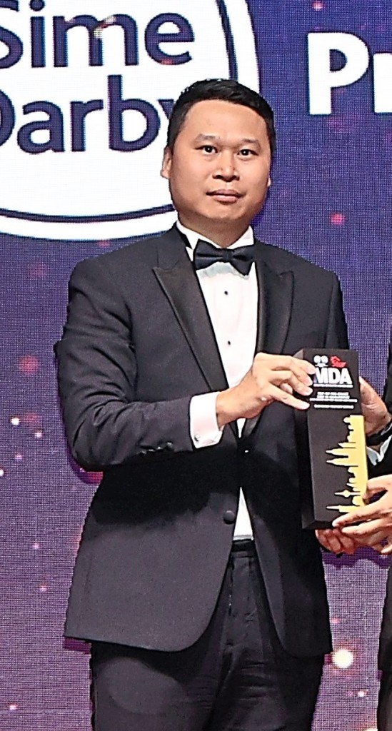 Sime Darby Property township development chief operating officer Appollo Leong with his trophy.