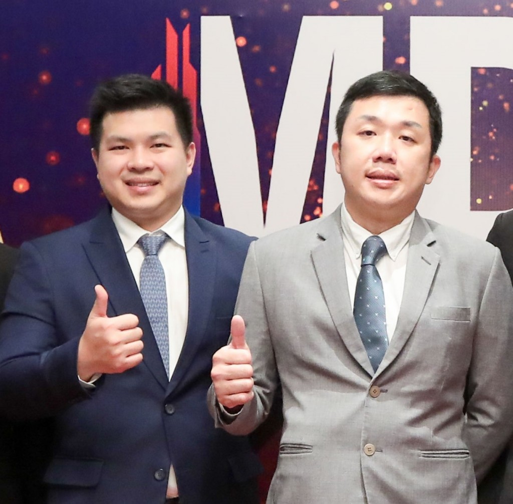 NCT Alliance executive director Yap Chun Theng and director Sae-Yap Atthakovit giving the thumbs up.