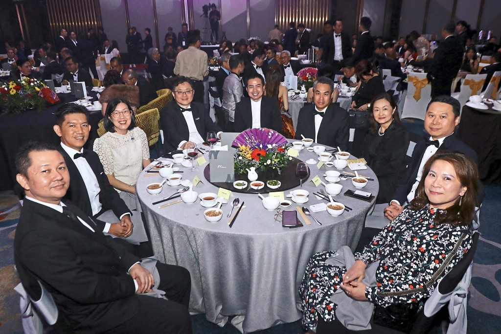 (From left) StarProperty account manager Arthur Jeng, UEM Sunrise Bhd central chief operations officer Liong Kok Kit, Paramount Property corporate communications general manager Ann Teoh and chief executive officer Chee Siew Pin, Tropicana Corporation Bhd project executive directors Adrian Chin and Loke Wei Feng, Sime Darby Property Bhd group chief financial officer Betty Lau and township development chief operating officer Appollo Leong and FIABCI-Malaysia honorary treasurer Jessica Yap.