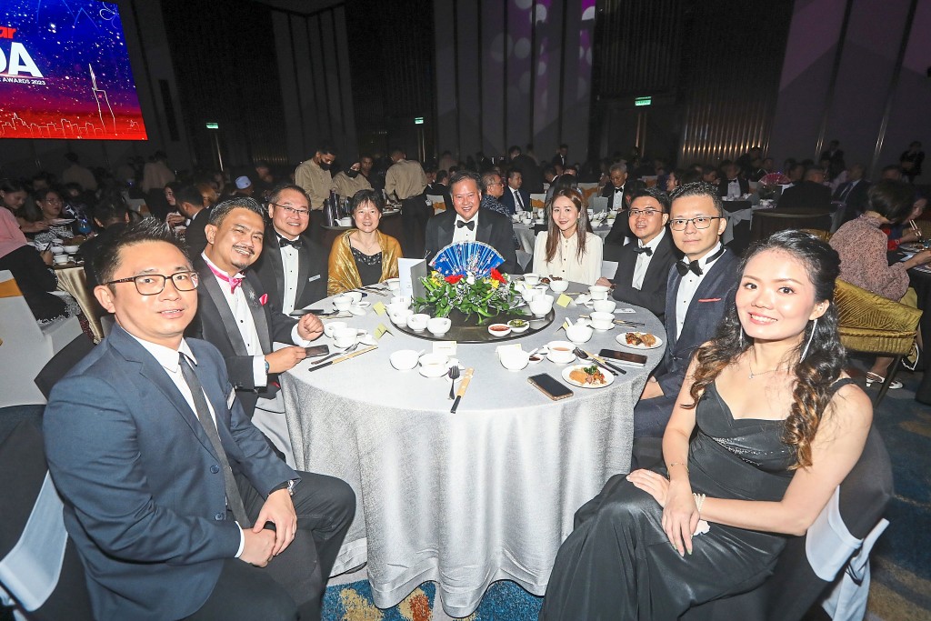 (From left) StarProperty senior account manager Gan Fock Yong, FIABCI-Malaysia vice president Sarly Adre Sarkum, IJM Land Bhd chief operating officer Datuk Tony Ling, IGB Bhd deputy group chief executive officer Tan Mei Sian and group chief executive officer Tan Boon Lee, Mah Sing Group Bhd strategy and operations director Jane Leong and IT head David Khaw, LBS Bina Group Bhd deputy chief executive officer Lucas Lim and PMO and sustainability assistant general manager Shany Lim.