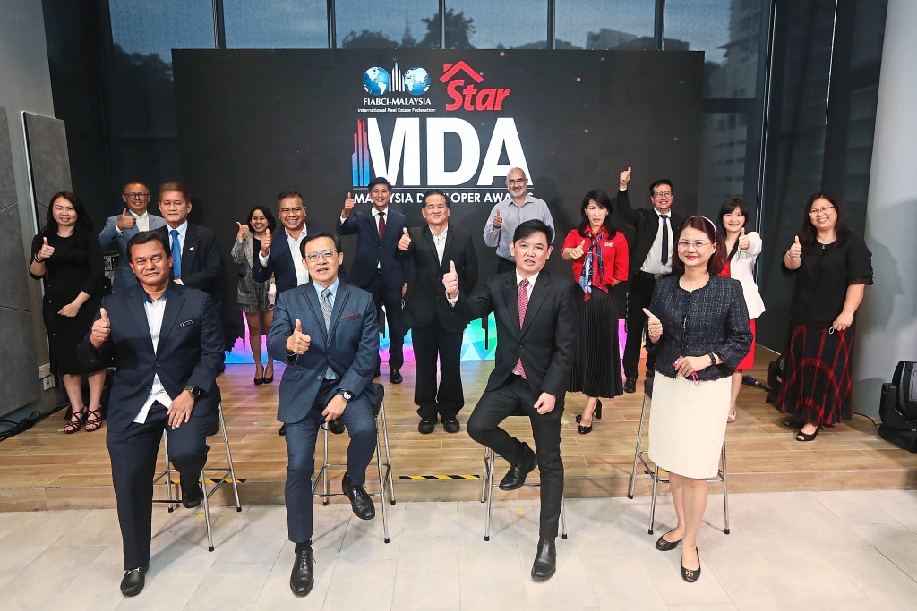 The founding MDA team together with (seated front, from left) then FIABCI-Malaysia deputy president Mohd Salem Kailany, Koe, Yeow and SMG chief business officer Lydia Wang giving the thumbs up during the launch of the awards.