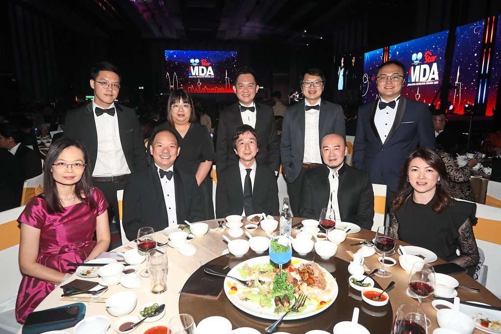Tan & Tan Development Bhd chief executive officer Tan Yee Seng (seated second from left) at the gala dinner with his team.