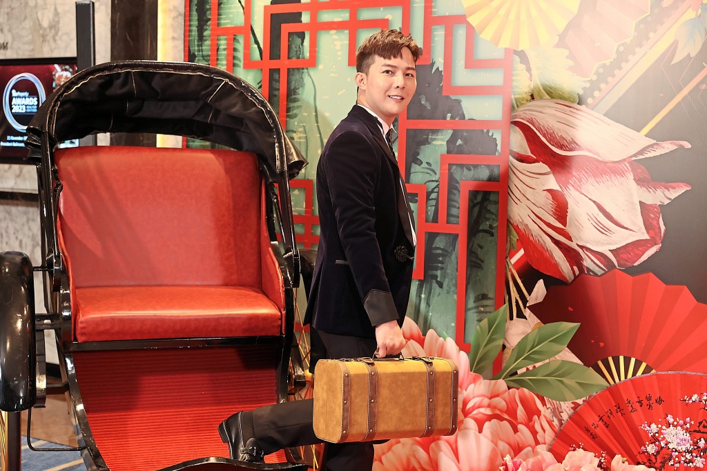 A handsome Zax Phooi from Nexsgen Realty said he just arrived by trishaw.