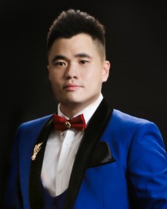 DESMOND_GAN_STANDING_2