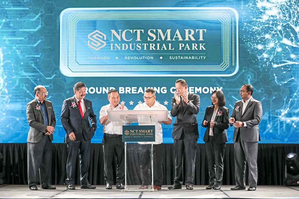 Selangor Menteri Besar Datuk Seri Amirudin Shari during the groundbreaking ceremony of NCT Smart Industrial Park at Movenpick Hotel and Convention Centre KLIA, Selangor. — YAP CHEE HONG/The Star