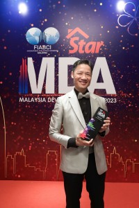Beh with the MDA 2023 Rising Star Award.
