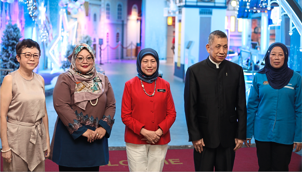 Another addition to CityWalk is Immersive Winterland, which was launched by Women, Family and Community Development Minister Datuk Seri Nancy Shukri (middle) on Nov 29, 2023. This first of its kind immersive 7D experience using immersive technologies such as sensors, projection mapping and AI, immersed visitors in physical and virtual adventure, motion rides, interactive touch-screen during the journey.
