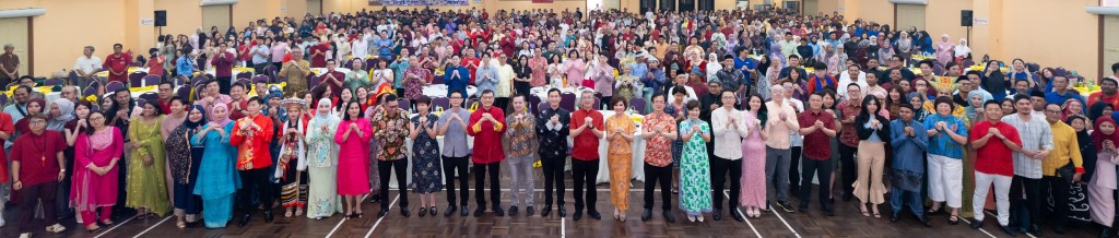 Lim alongside the esteemed board of directors and senior management, with over 860 employees, gathered at the celebration.