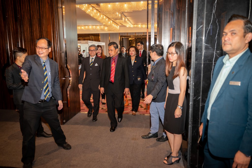 The guest of honour Finance Ministry's Valuation and Property Services Department director-general Abdul Razak Yusak entering the convention hall with the RISM team.