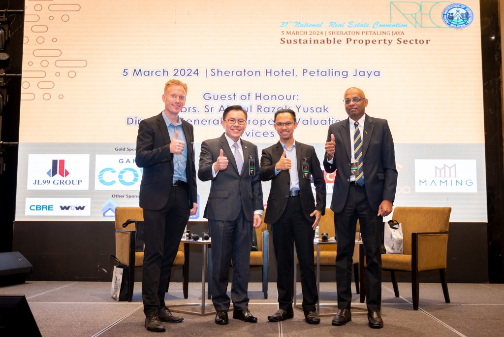 Giving the thumbs up to the conference are (from left) are IEN Consultants Sdn Bhd managing director Gregers Reimann, United Overseas Bank’s Sector Solutions Group managing director and real estate and hospitality and construction and Infrastructure head Jasper Wong, Knight Frank Malaysia ESG associate director Mohd Hafiz Zainuddin and RISM fellow Prem Kumar.