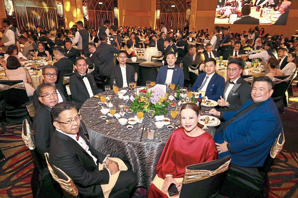 (From left)Armani Group managing director Datuk Seri Azlan Azmi, Perbadanan Kemajuan Negeri Selangor deputy chief executive officer Md Kamarzan Md Rais and deputy chief executive officer Suhaimi Kasdon, Parkland Group managing director Datuk Victor Tan and chief executive officer Jacky Toh, NCT Alliance Bhd executive director Yap Chun Theng and non executive director Sae-Yap Atthakovit, Chester Group executive chairman and Chester Properties chief executive officer JY Kam. — FAIHAN GHANI/The Star