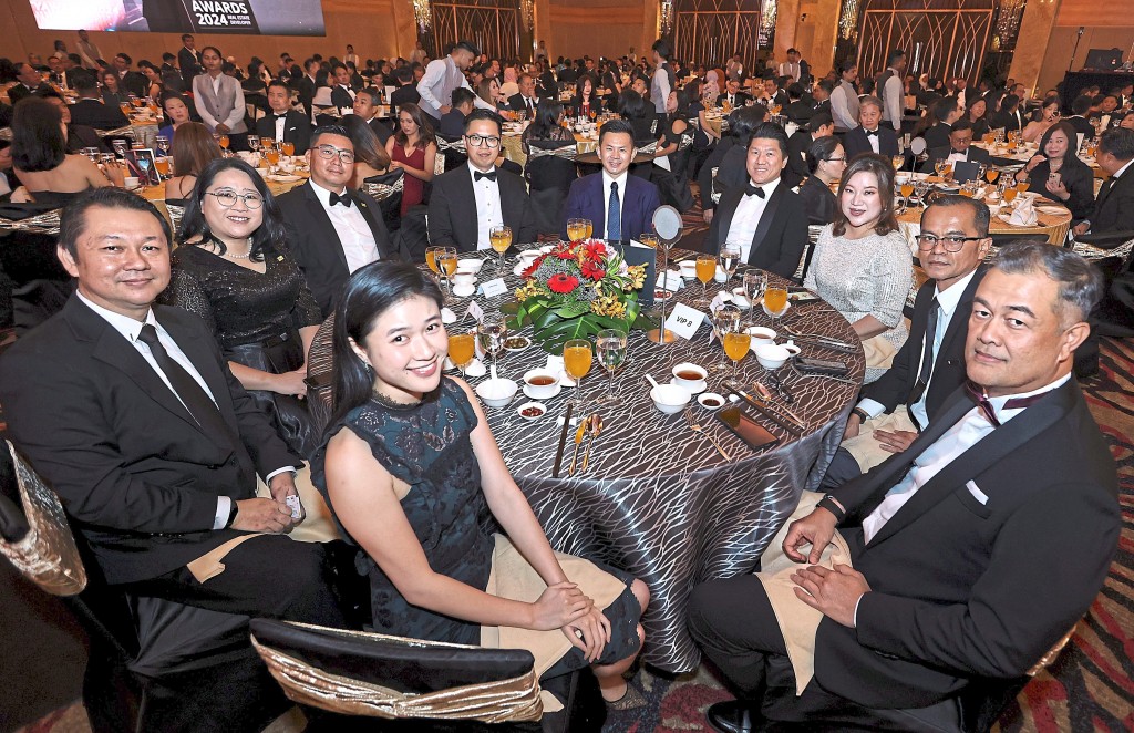 (From left) Reu Living director Tan Pei Lyn, StarProperty senior account manager Arthur Jeng, Seri Pajam Development director Jean Ten and chief executive officer Thomas Ten, Chin Hin Group Property Bhd executive director Khor Kai Fu and group managing director Chiau Haw Choon, Interhill Property Development group managing director Albert Hu Yun Chai and executive director Rogina Hu, UDA Holdings Bhd property investment and management senior vice president Mohd Nazri Jamiran and UDA Holdings Bhd group chief operating officer Noor Azmi Salleh.--AZMAN GHANI/The Star