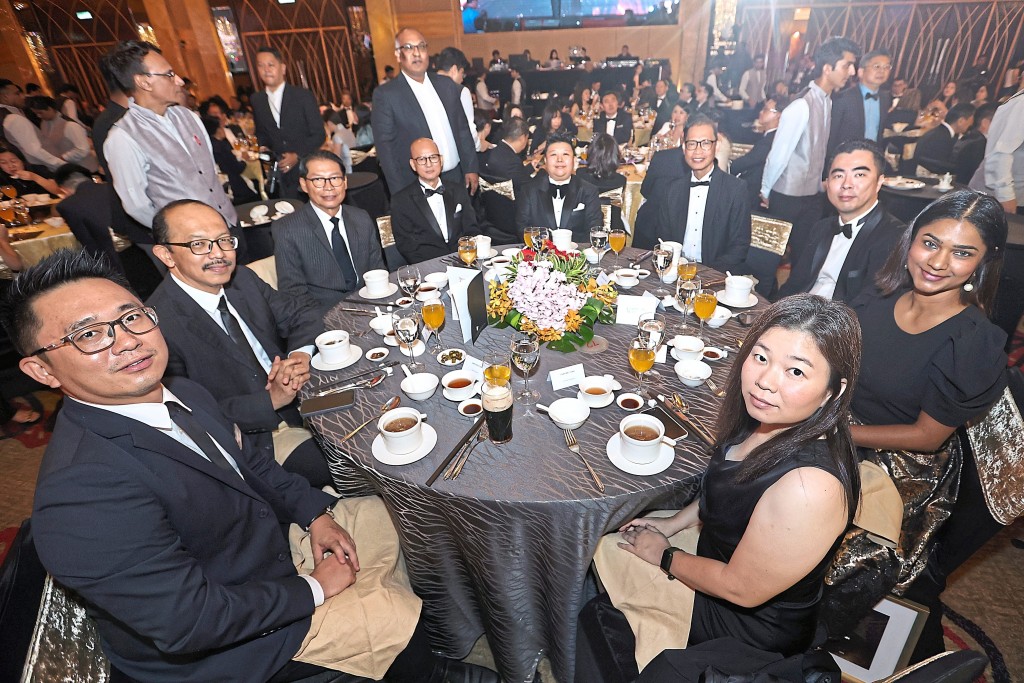 (From left) StarProperty senior account manager Gan Fock Yong, Setia Awan Group corporate strategy and performance head Datuk Seri Ahmad Azizi and executive director Ng Teck Hua, JL99 Group executive chairman Datuk Seri Jeff Lee and group director Amanda Lee, Avaland Bhd executive director Apollo Bello Tanco and chief operating officer Aw Sei Cheh, Heineken Malaysia public relations manager Salini Muniandy and media manager Chan Mey Fung--AZMAN GHANI/The Star