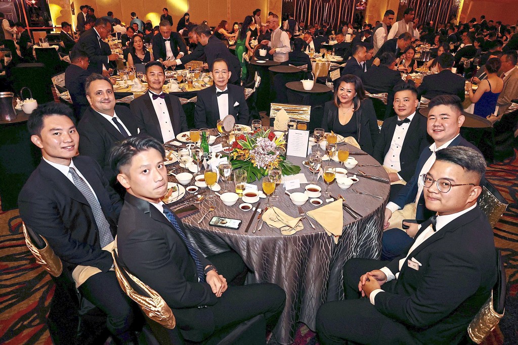 (From left) Bangsar Hill Park assistant chief project officer Ter Chen Hong and Sunsuria Bhd business development manager in the executive chairman's office Ter Chen Loong, Sunway Hospitality Group chief operating officer Alex Castaldi, Sunway Lagoon executive director Calvin Ho Ch’an Hin, UMW Development Sdn Bhd property & development group director Eric Chew Kar Kean and aerospace division president Datuk Abdul Rashid Musa, Kohler Malaysia country manager Jamie Chow, project sales manager Jeffrey Lim and associate marketing manager Vincent Wong and StarProperty account manager Ryan Lee. — FAIHAN GHANI/The Star