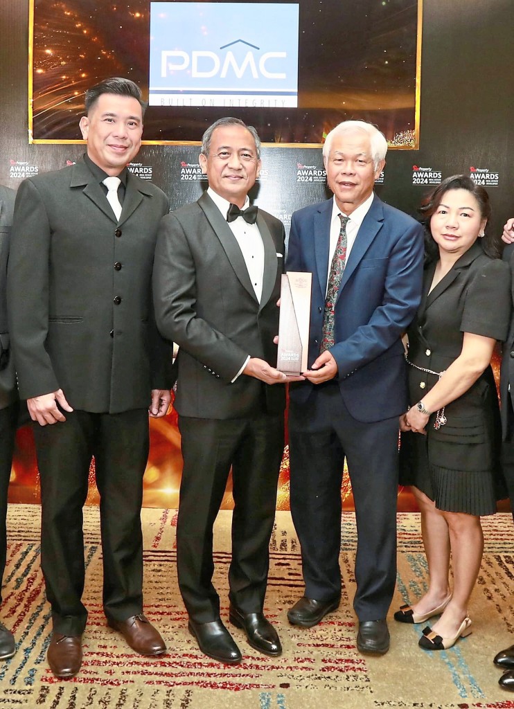 From Left are PDMC Group's general manager James Low, chief executive officer Bill Tan, chairman CL Sow and chief finance officer Michelle Sow with their trophy.