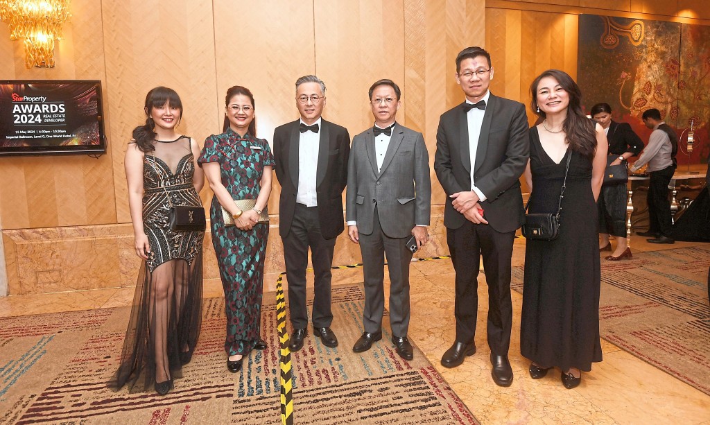 StarProperty general manager Mindy Chia (left) taking a photo with the Star Media Group (SMG) and Matrix Concepts Holdings Bhd leaders. From second left are SMG chief business officer Lydia Wang, Matrix Concepts group chief marketing officer Lim Kok Yee, SMG group chief executive officer Chan Seng Fatt, Matrix Concepts sales and marketing general manager Bryan Lee and SMG events senior general manager Jamie Ng