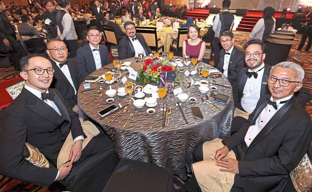 (From left) Tropicana Corporation Bhd group managing director Din Tan and chief executive officer Ong Chou Wen, UEM Sunrise Bhd chief marketing officer Kenny Wong Koon Keng and chief financial officer Hafizuddin Sulaiman, Star Media Group senior general manager Sharon Lee, Paramount Corporation Bhd group chief executive officer Jeffrey Chew and deputy group chief executive officer Benjamin Teo and OSK Property chief executive officer Ong Ghee Bin.--AZMAN GHANI/The Star