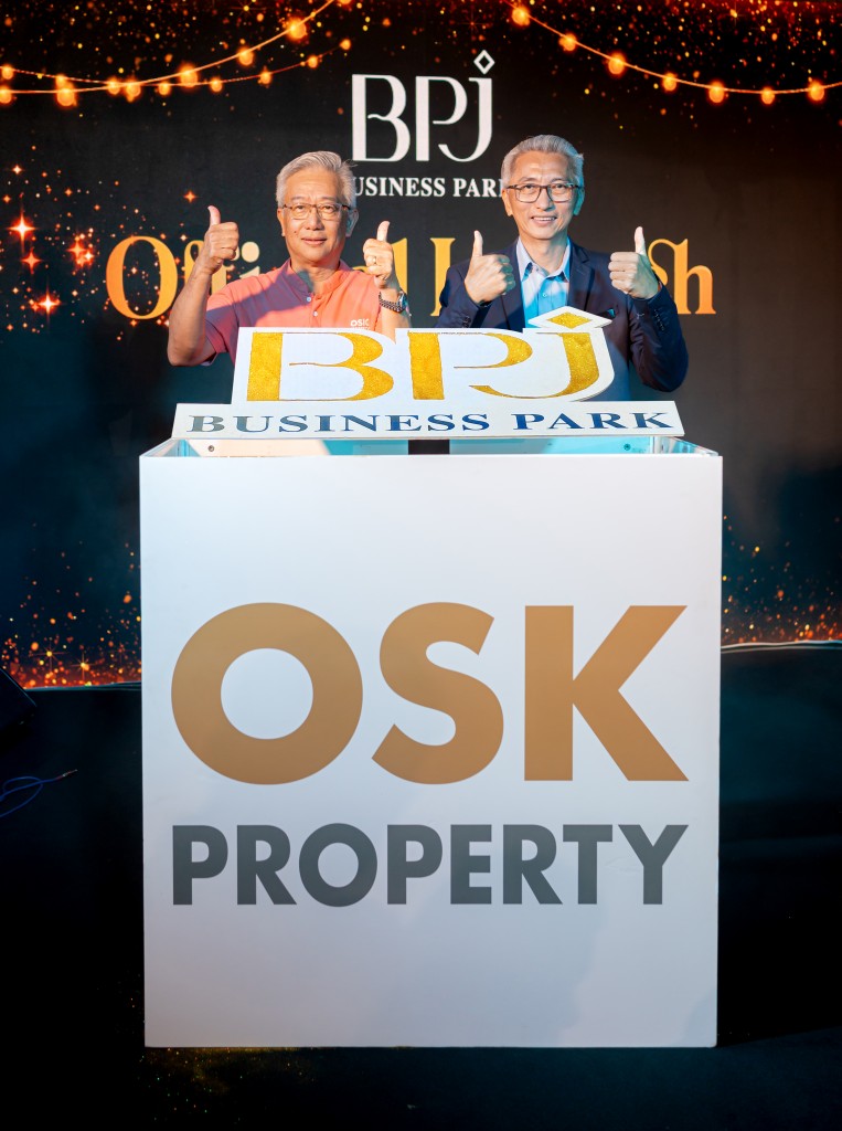 Thumbs-up for the launch from Ong (right) and Tan. 