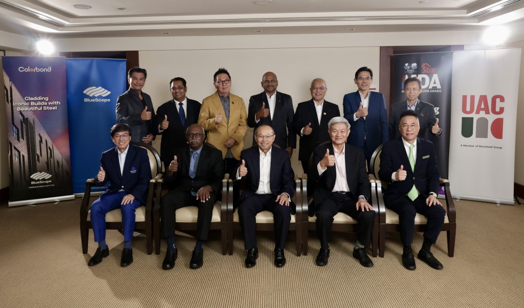  (Seated from left) Ho, Jayaselan, Wahid, Yeah, Chua, (standing from left) Adrianta, Kamal, Wong, Subramaniam, Ishak, Tan and Khaidzir giving the thumbs up. — FAIHAN GHANI/The Star