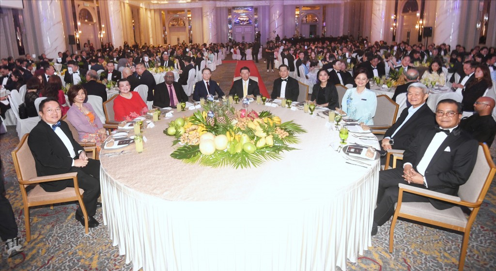 (From left) NS BlueScope Malaysia marketing vice president Ken Wong, FIABCI Malaysia secretary general Datuk Hoe Mee Ling, Star Media Group (SMG) chief content officer Datin Paduka Esther Ng, MDA 2024 chief judge Datuk Jayaselan Navaratnam, SMG group chief executive officer Chan Seng Fatt, Housing And Local Government Minister Nga Kor Ming, FIABCI Malaysia president Yu Kee Su, NS BlueScope Malaysia country president Sahattaya Thongpreecha, SMG chief business officer Lydia Wang, MDA 2024 chief judge professor Yeah Kim Leng and FIABCI Malaysia immediate past president Datuk Firdaus bin Musa at the VVIP table. —AZHAR MAHFOF/The Star