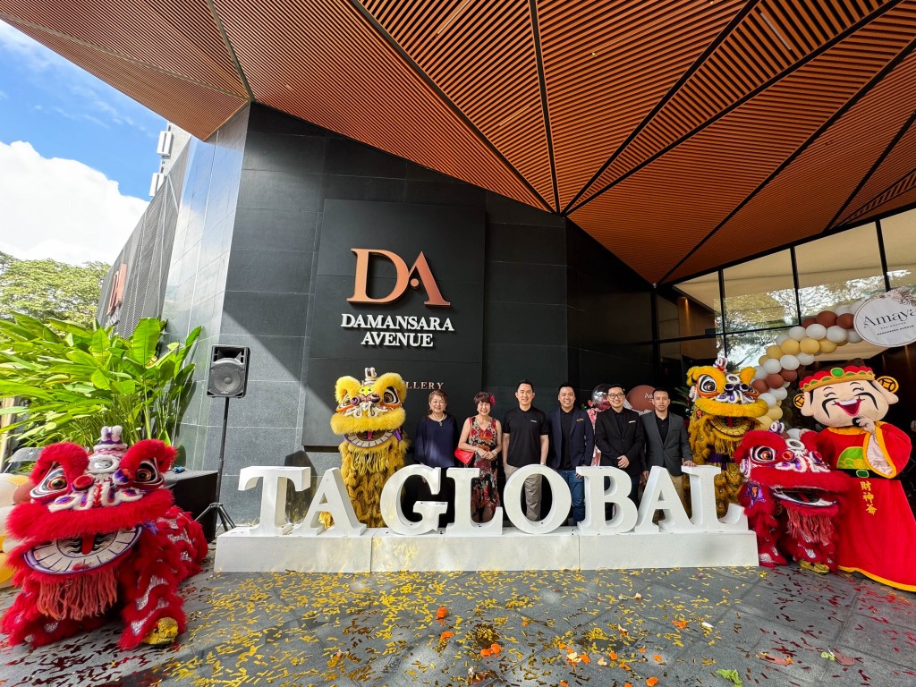 (From left) Khoo, Alicia, Tiah, Lee, Choy and Mohd Saiful posed for a group photo at the launch event.