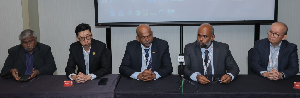 At the press conference were (from let) Mani, Kong, Subramaniam, Sulaiman and Foo.