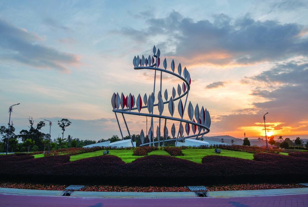 One of the many sculptures within Serenia City which was awarded as the biggest Kinetic Sculpture by the Malaysian Book of Records.