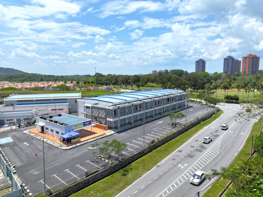 M-NIAGA A' Famosa in Melaka comprises 16 stratified shoplots.