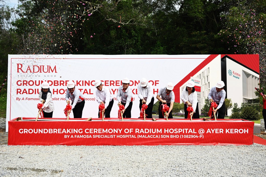 Radium Board members and representatives from M Life Healthcare perform the groundbreaking ceremony.