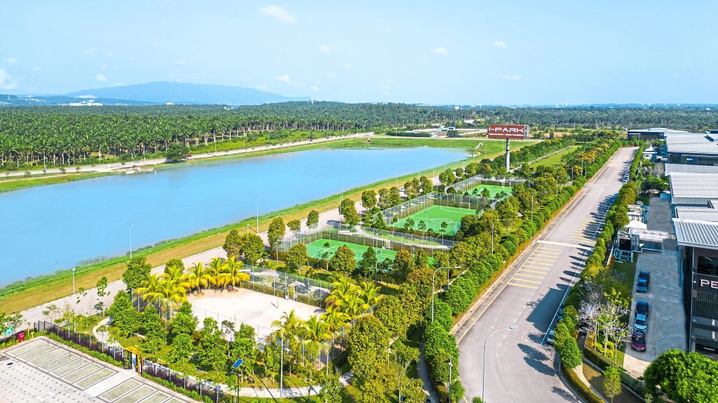 Lakeside recreational park with sports and leisure facilities are now part and parcel of modern industrial parks as evident in i-Park@Senai Airport City, Johor.