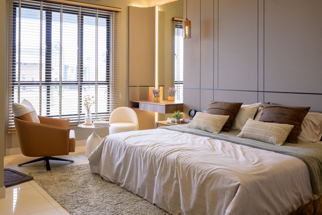 OSKAR comes with four bedrooms to cater to family living. 