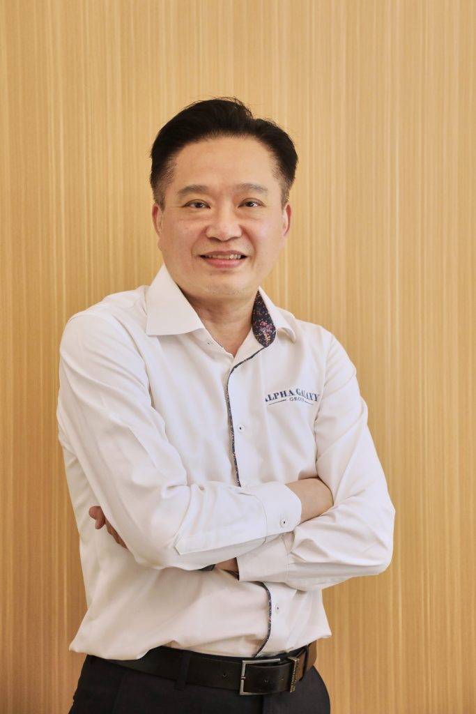 This image has an empty alt attribute; its file name is ych_0507-683x1024.jpg